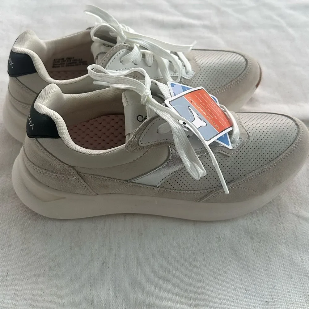 Aetrex Emily Lace Up Sneaker 7.5-8